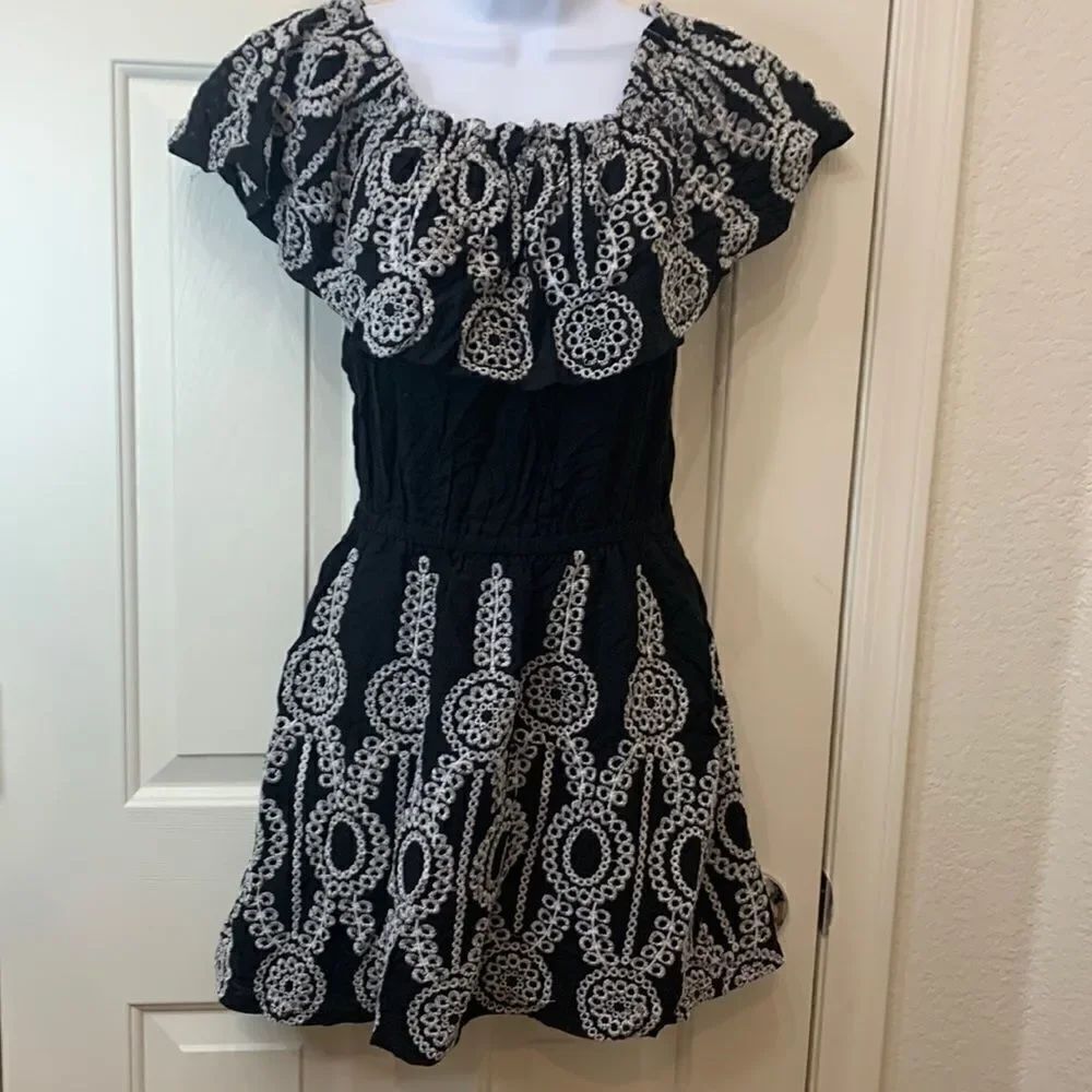Aqua Size Small Off Shoulder Elastic Waist Black White Embroidery Pockets Lined